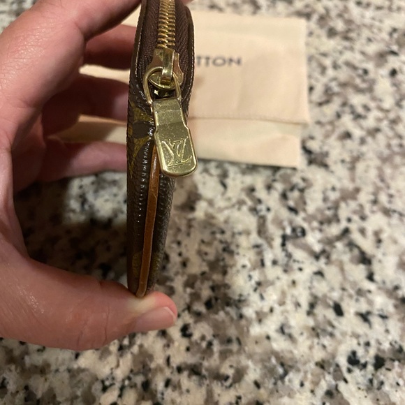 🎈SOLD🎈Louis Vuitton Round coin pouch - Picture 2 of 8